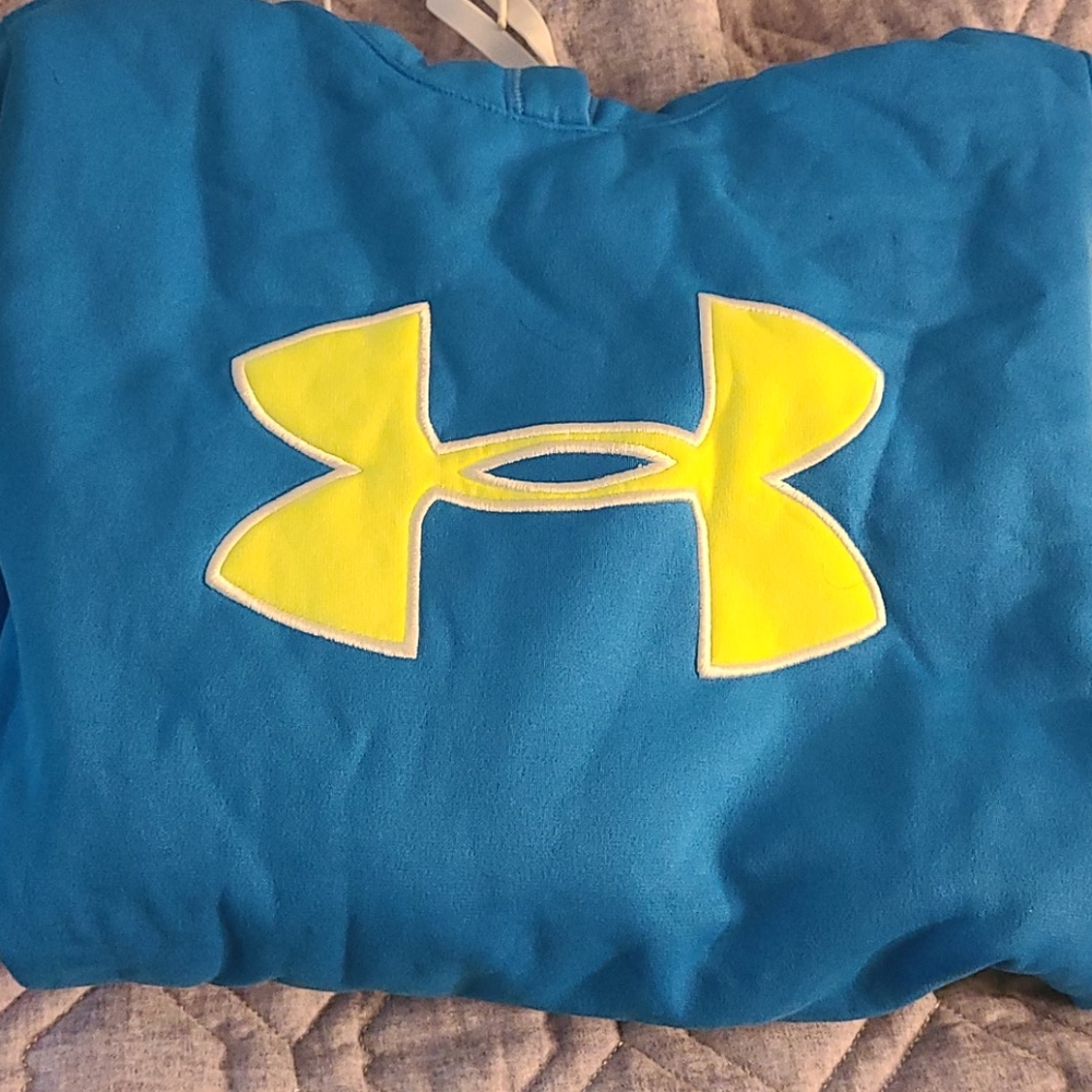 Hoodied sweatshirt